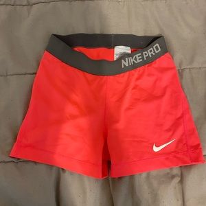 Nike pro hot pink size M